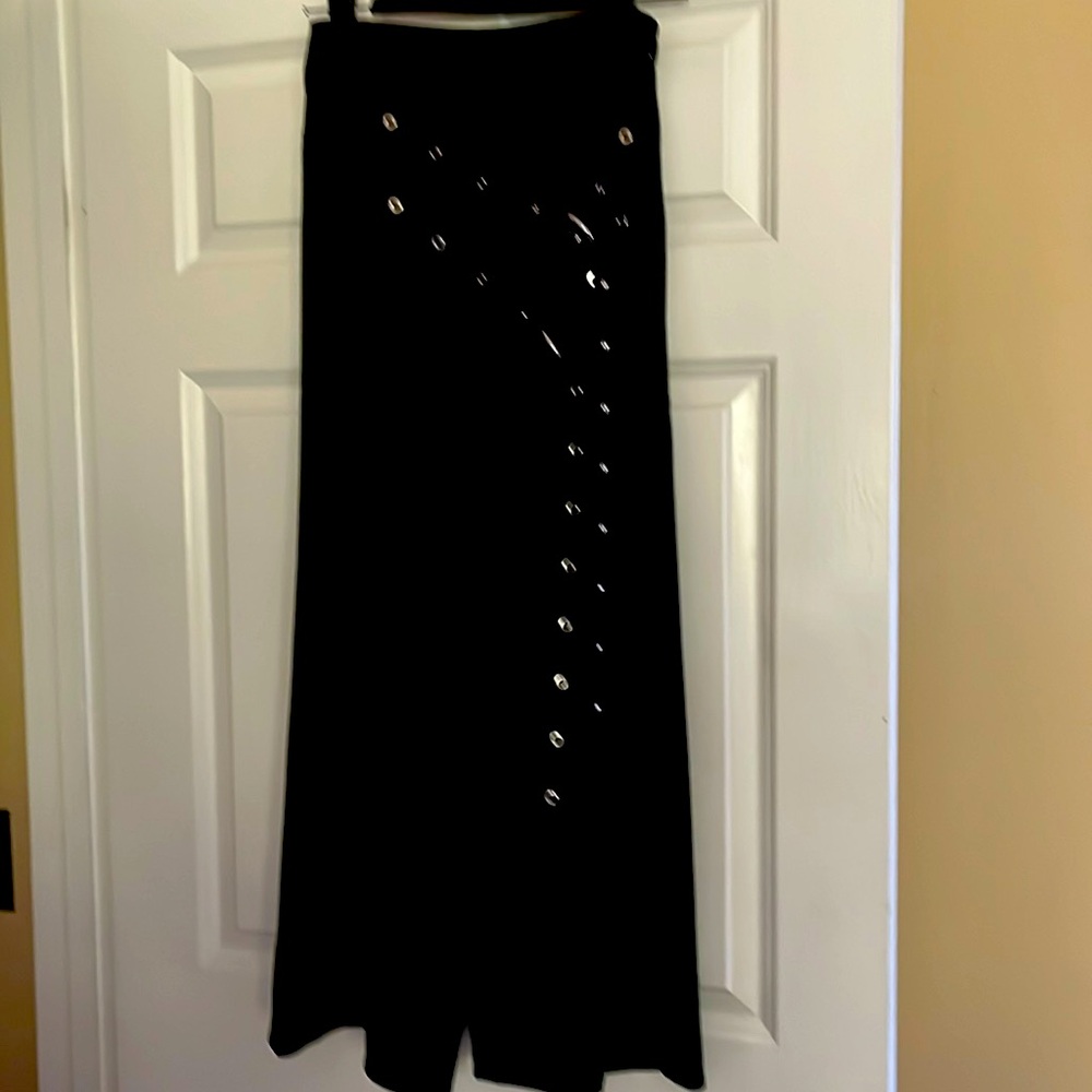 Black wide leg Cinq a Sept pant. Hits above the ankle.